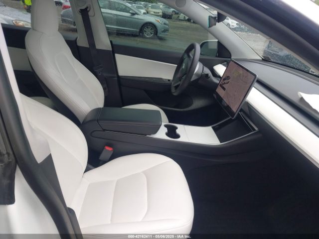 2021 TESLA MODEL Y 5YJYGDEE2MF098692 Photo 4