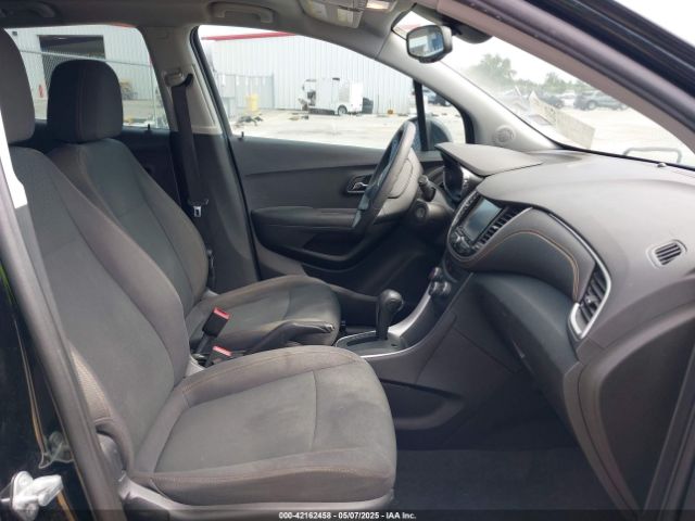 3GNCJKSB7HL267940 Chevrolet TRAX LS