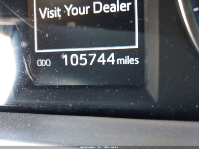 JTMZFREV8HJ702927 Toyota RAV4 LE