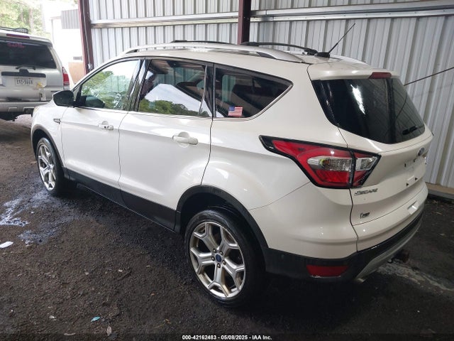 1FMCU9J93HUE30852 Ford Escape Titanium