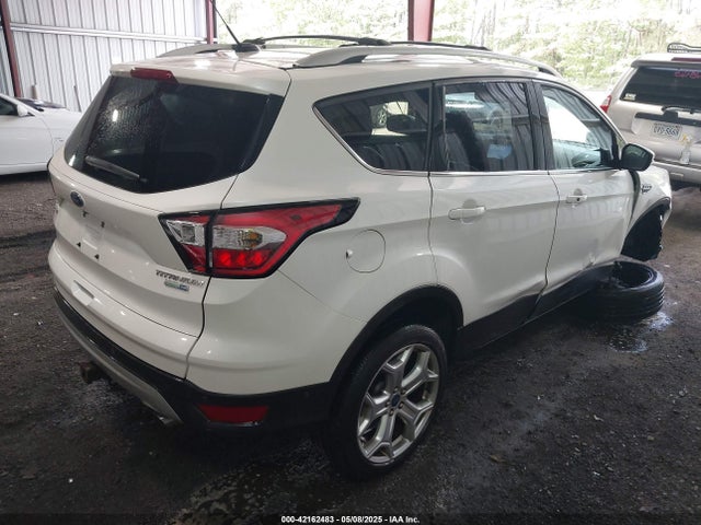 1FMCU9J93HUE30852 Ford Escape Titanium