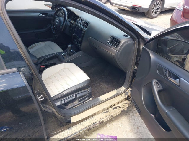 3VWD17AJ4GM301888 Volkswagen Jetta
