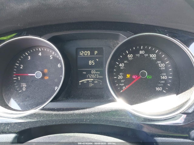 3VWD17AJ4GM301888 Volkswagen Jetta