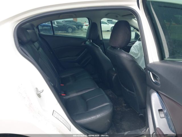3MZBN1V30JM209575 Mazda Mazda3 Touring