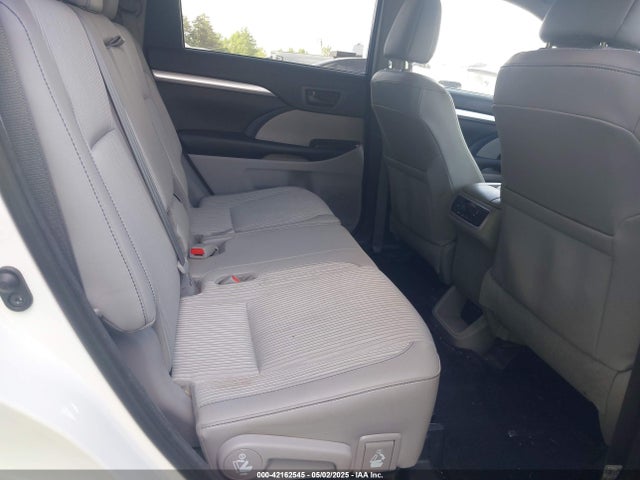5TDZZRFH1HS227592 Toyota Highlander Le Plus