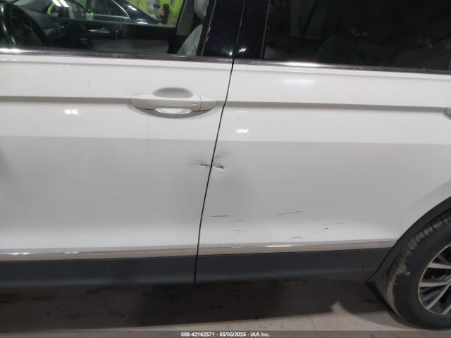 3VV2B7AX2JM194215 Volkswagen Tiguan 2.0t Se/2.0t Sel