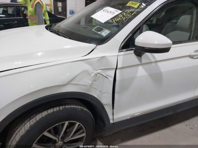 3VV2B7AX2JM194215 Volkswagen Tiguan 2.0t Se/2.0t Sel