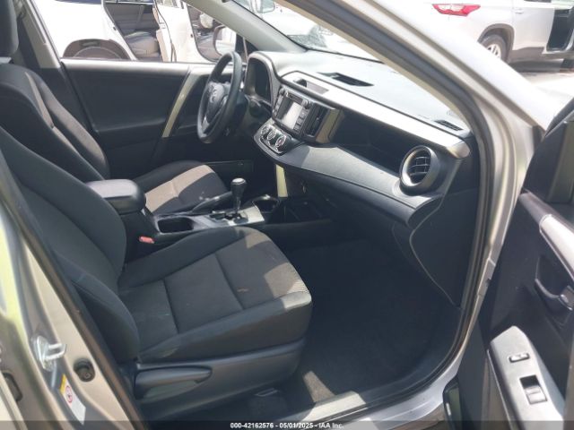 2018 TOYOTA RAV4 JTMZFREV8JJ163361 Photo 4