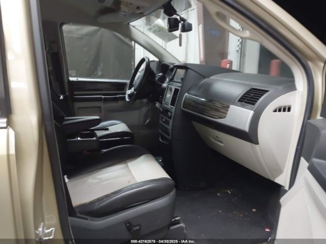 2010 CHRYSLER TOWN & COUNTRY 2A4RR8DX1AR384102 Photo 4
