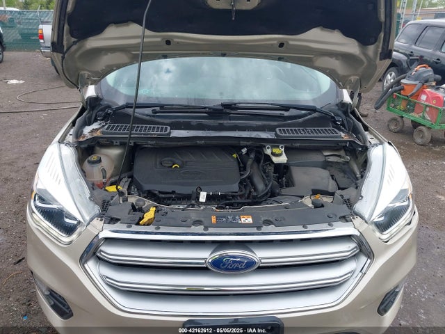 1FMCU0JD5HUB15132 Ford Escape Titanium
