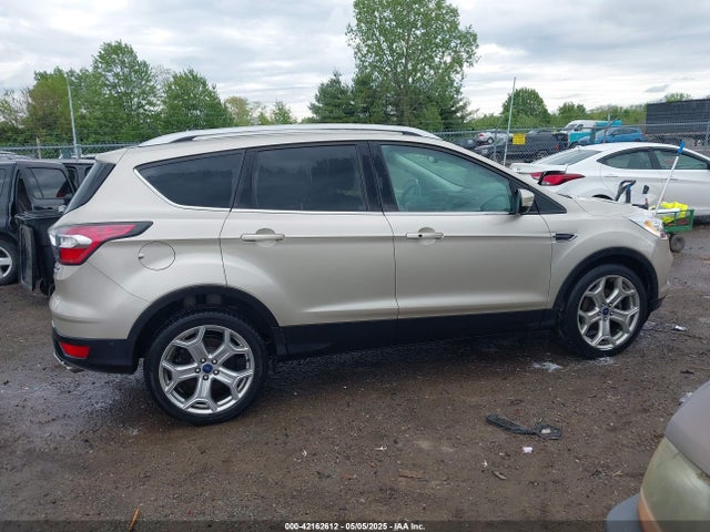 1FMCU0JD5HUB15132 Ford Escape Titanium