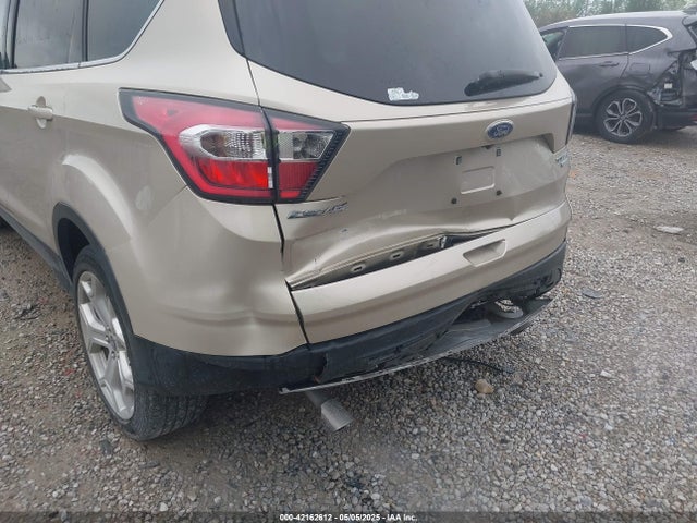 1FMCU0JD5HUB15132 Ford Escape Titanium