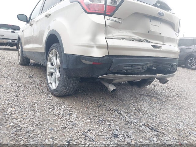 1FMCU0JD5HUB15132 Ford Escape Titanium