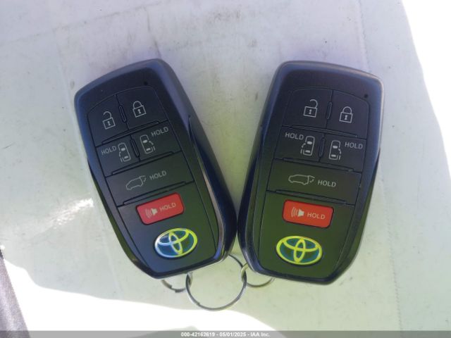 5TDYSKFC9MS002567 Toyota SIENNA XLE