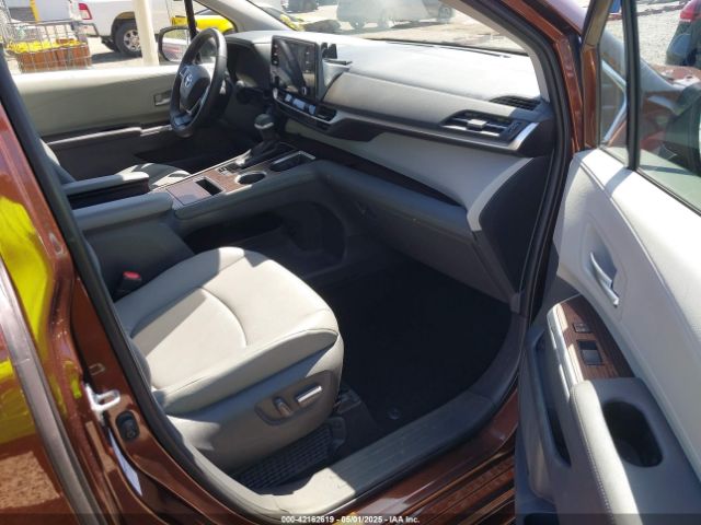 5TDYSKFC9MS002567 Toyota SIENNA XLE