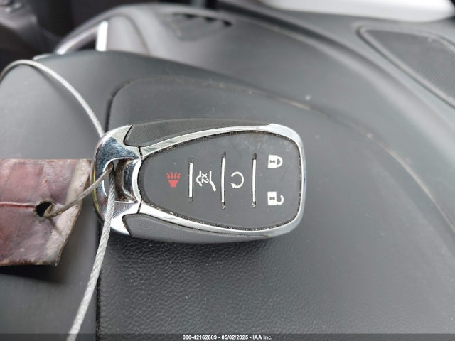 2GNAXUEV8K6293904 Chevrolet EQUINOX LT