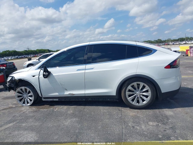 Продаж на аукціоні авто 2018 Tesla Model X 100d/75d/p100d, vin: 5YJXCBE23JF114041, номер лоту: 42162691