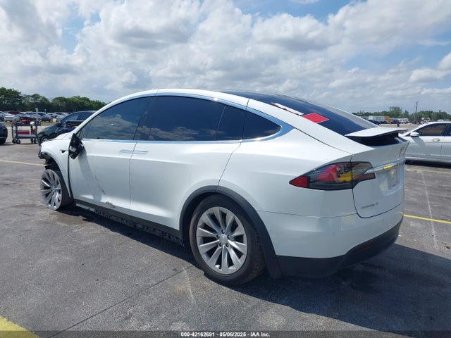 Продаж на аукціоні авто 2018 Tesla Model X 100d/75d/p100d, vin: 5YJXCBE23JF114041, номер лоту: 42162691