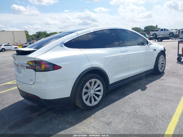Продаж на аукціоні авто 2018 Tesla Model X 100d/75d/p100d, vin: 5YJXCBE23JF114041, номер лоту: 42162691