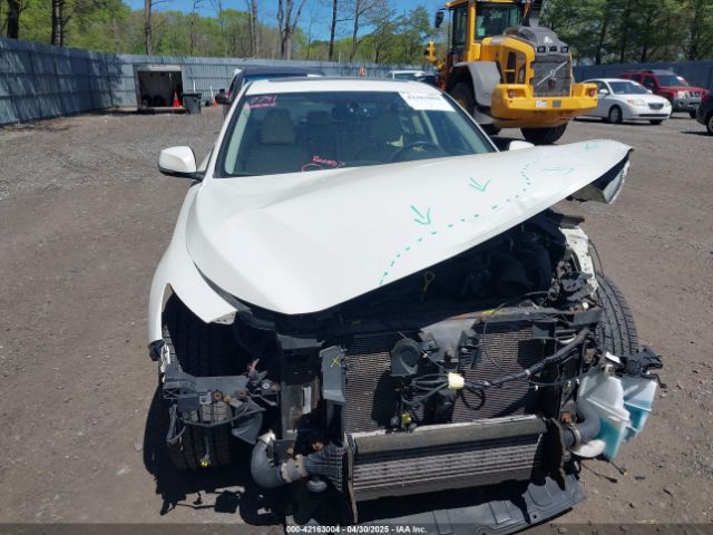 JN1CV7AR0HM680977 Infiniti Q50 2.0t Premium