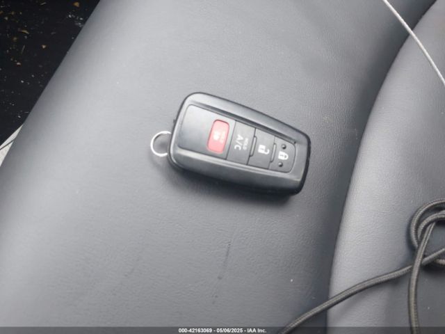 JTDKAMFPXN3198643 Toyota Prius Prime Xle