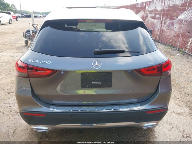 W1N4N4GB0NJ317272 Mercedes-Benz GLA 250