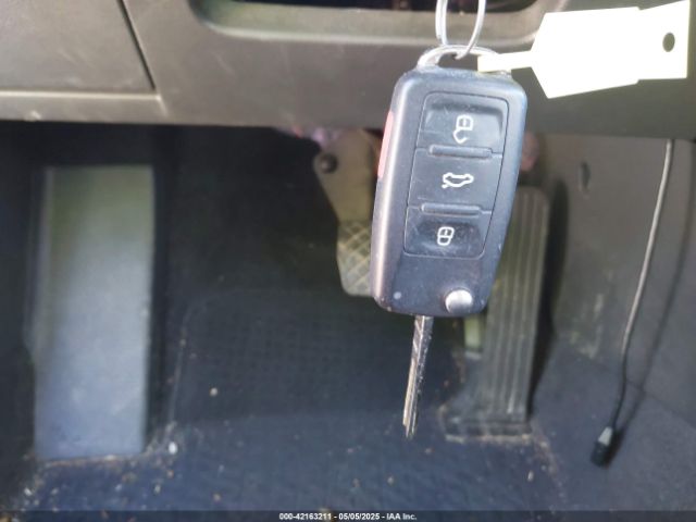 3VW517AT6EM818323 Volkswagen Beetle 1.8t
