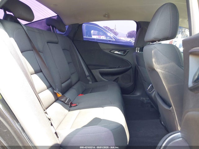 1G1ZE5ST2HF142557 Chevrolet MALIBU 1LT