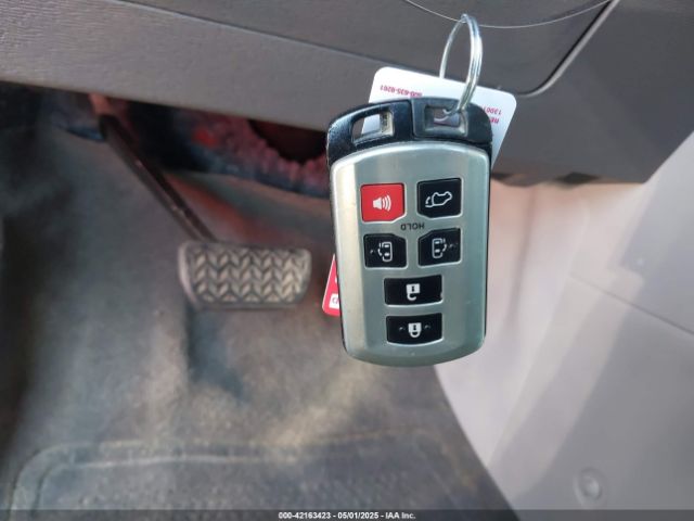 5TDYK3DC2FS659691 Toyota Sienna Xle Premium 8 Passenger