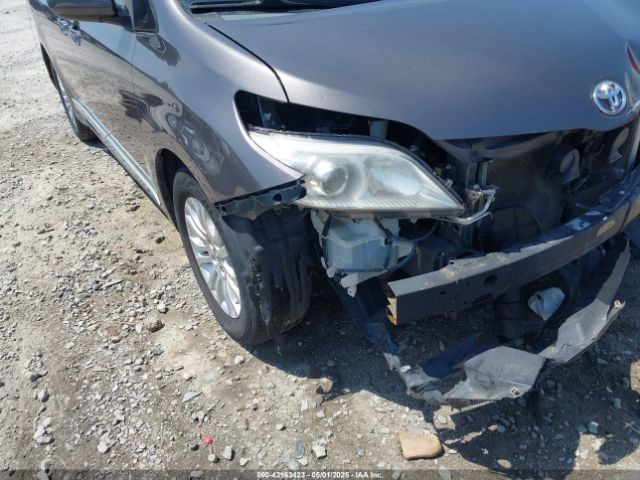 5TDYK3DC2FS659691 Toyota Sienna Xle Premium 8 Passenger
