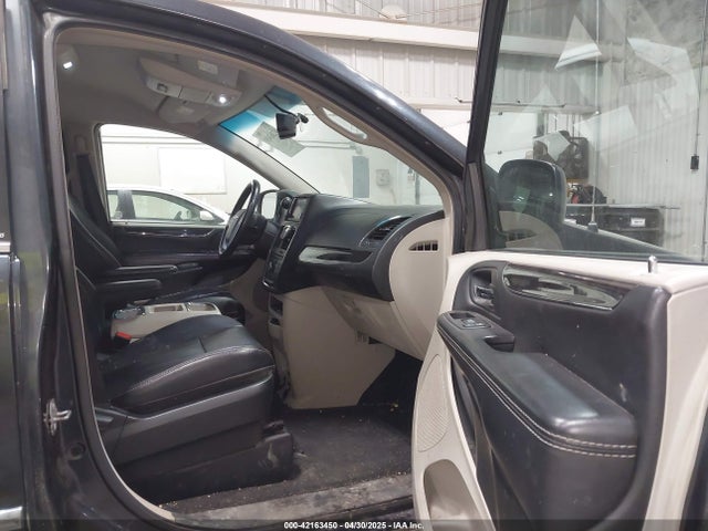 2C4RC1BG6ER325165 Chrysler Town & Country Touring