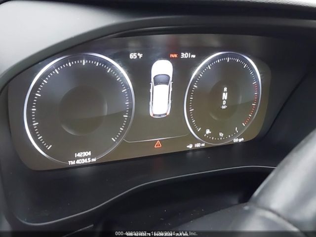 2019 VOLVO XC40 YV4162XZ8K2008421 Photo 6