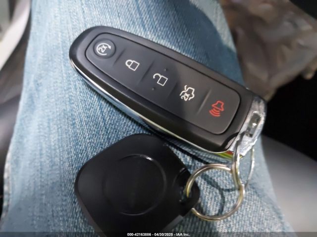1FMCU9HD6KUC31120 Ford ESCAPE SEL