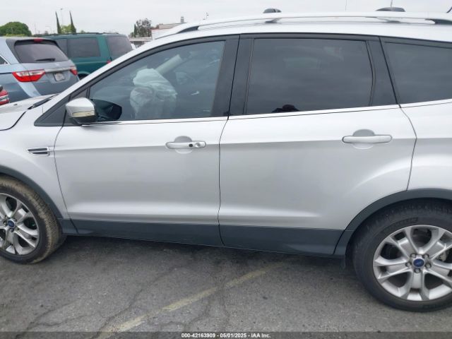 1FMCU0J94GUC60141 Ford Escape Titanium