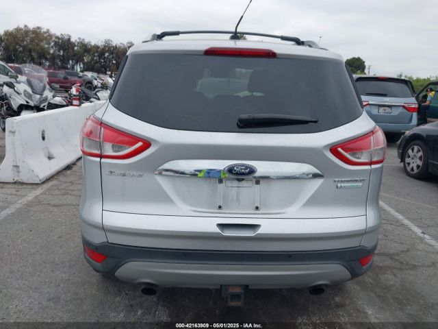 1FMCU0J94GUC60141 Ford Escape Titanium