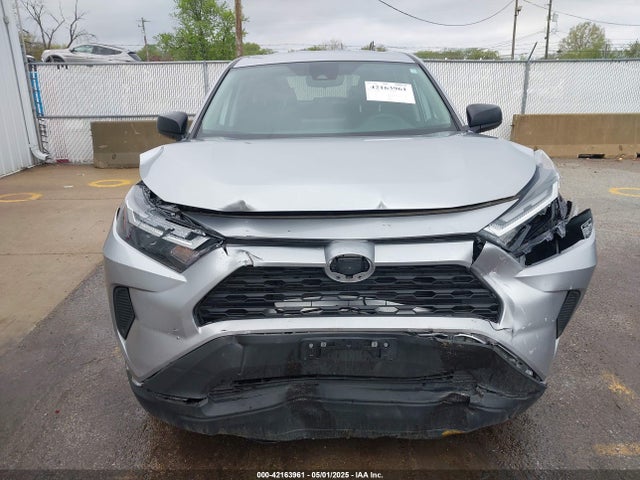 2T3F1RFV6RC420807 Toyota RAV4 LE