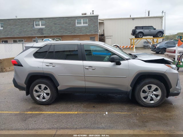 2T3F1RFV6RC420807 Toyota RAV4 LE
