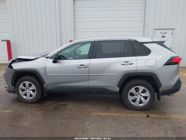 2T3F1RFV6RC420807 Toyota RAV4 LE