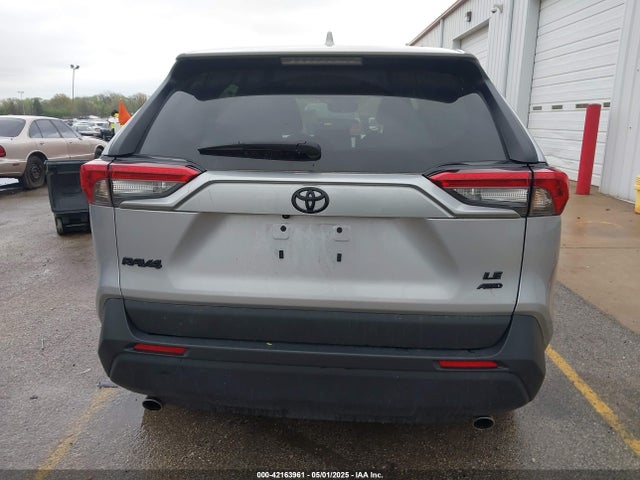 2T3F1RFV6RC420807 Toyota RAV4 LE