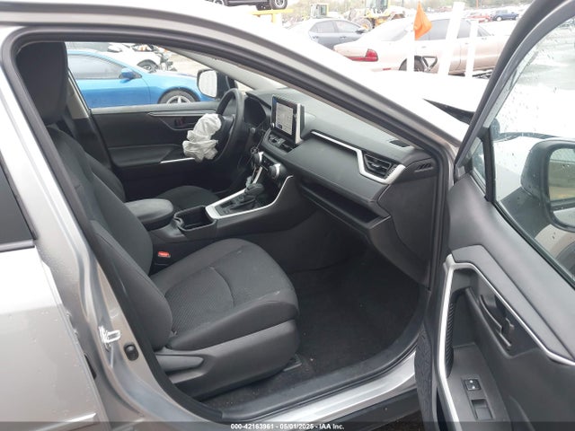 2T3F1RFV6RC420807 Toyota RAV4 LE