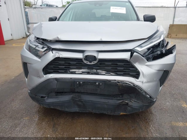 2T3F1RFV6RC420807 Toyota RAV4 LE