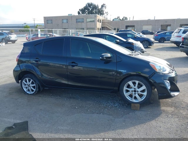 JTDKDTB36F1586812 Toyota Prius C Two