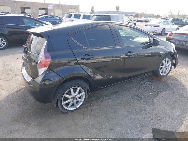 JTDKDTB36F1586812 Toyota Prius C Two