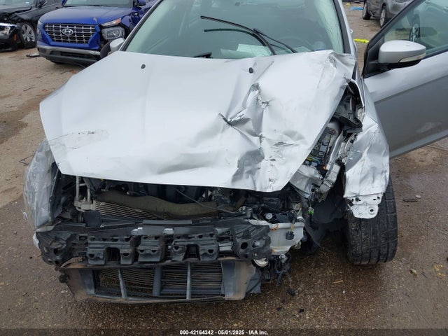 1FADP3K28GL245169 Ford FOCUS SE