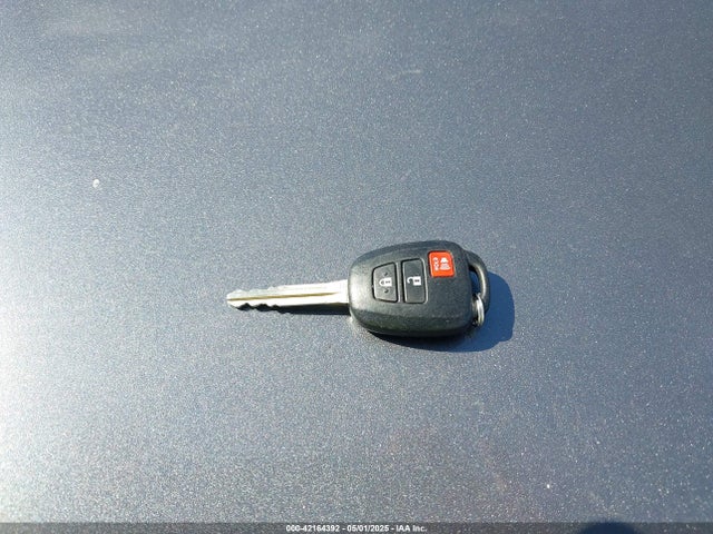 JTMZFREV9GJ065156 Toyota RAV4 LE