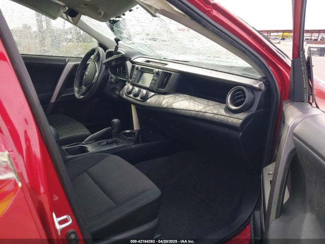 JTMZFREV9GJ065156 Toyota RAV4 LE