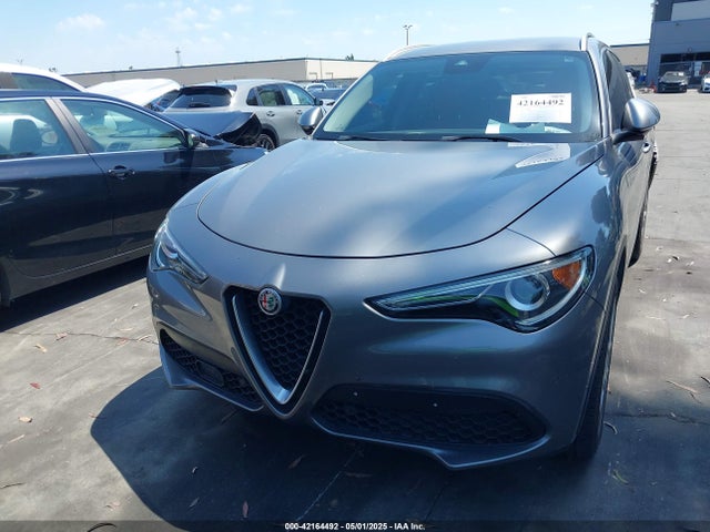 ZASFAKAN1J7B91604 Alfa Romeo 2018