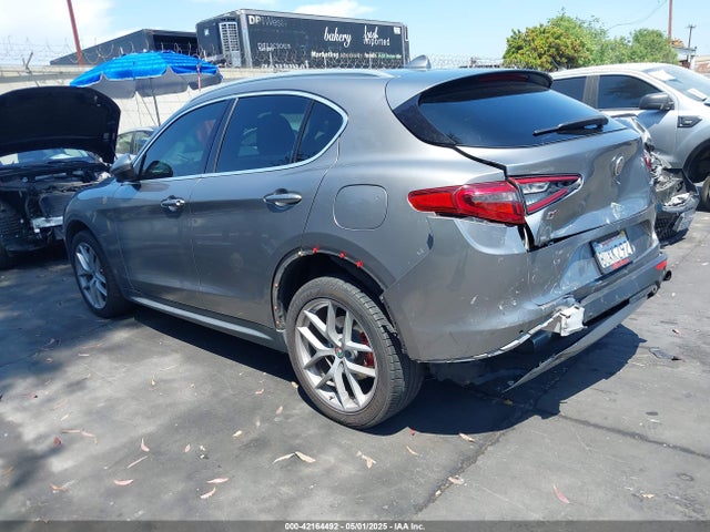ZASFAKAN1J7B91604 Alfa Romeo 2018