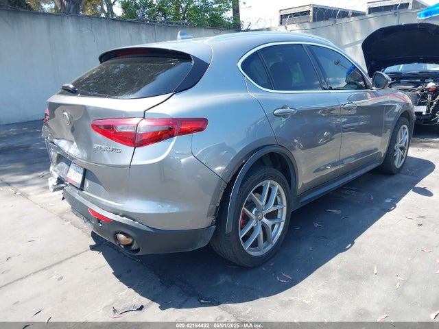 ZASFAKAN1J7B91604 Alfa Romeo 2018