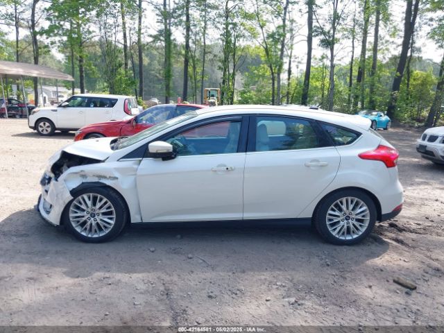 1FADP3N22GL239282 Ford Focus Titanium